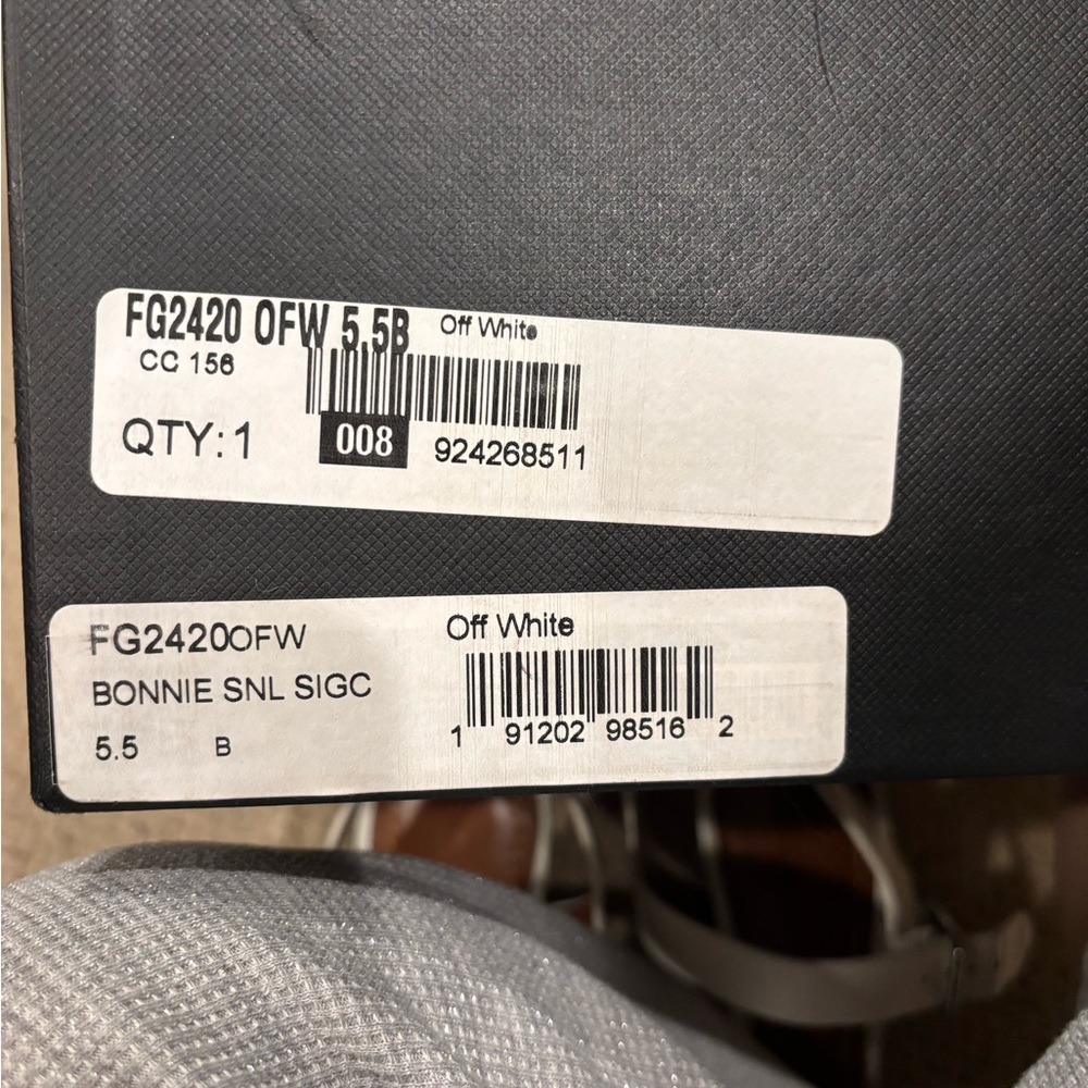 Coach White Heels with Silver Chain Detail - Picture 11 of 11